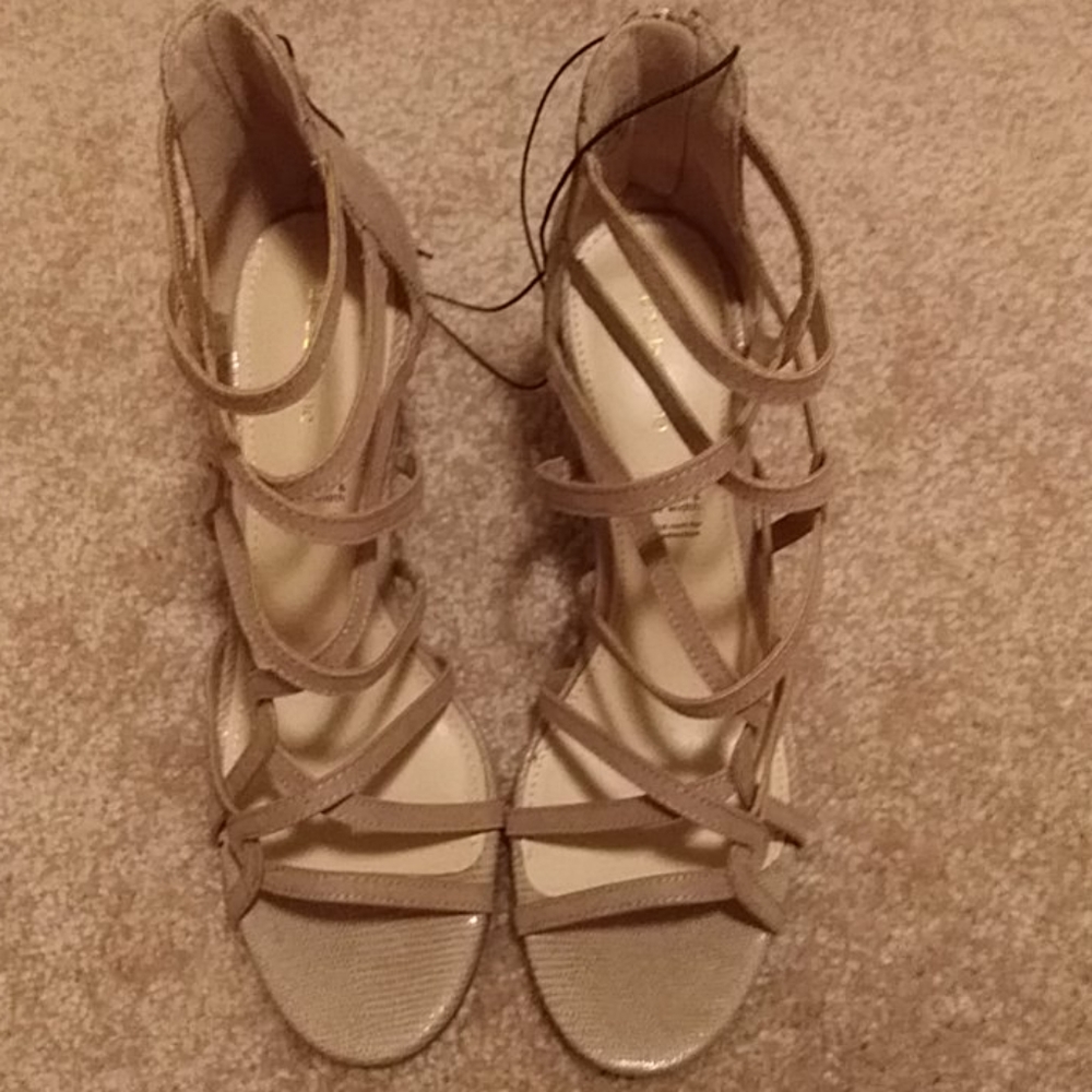 Shoe - Picture 7 of 8